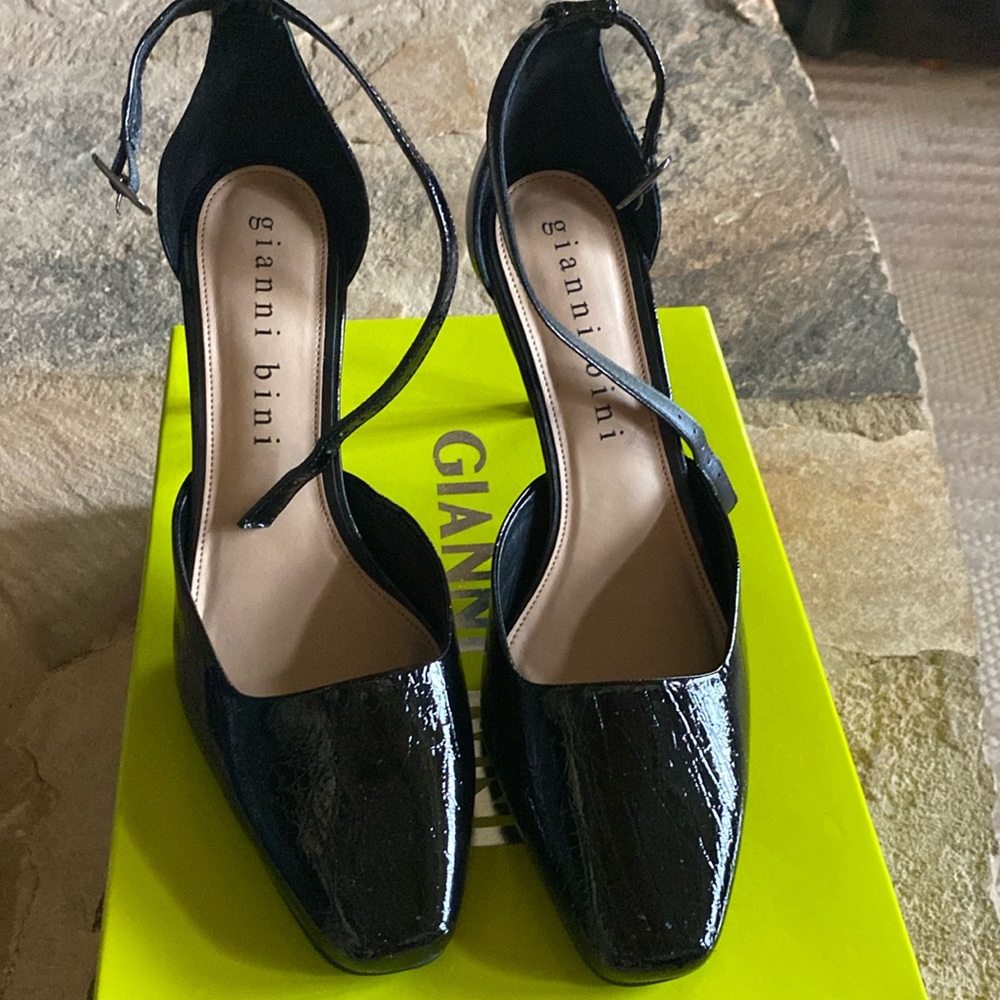 Gianni Bini stylish black patent sling backs size 9. New, never worn.